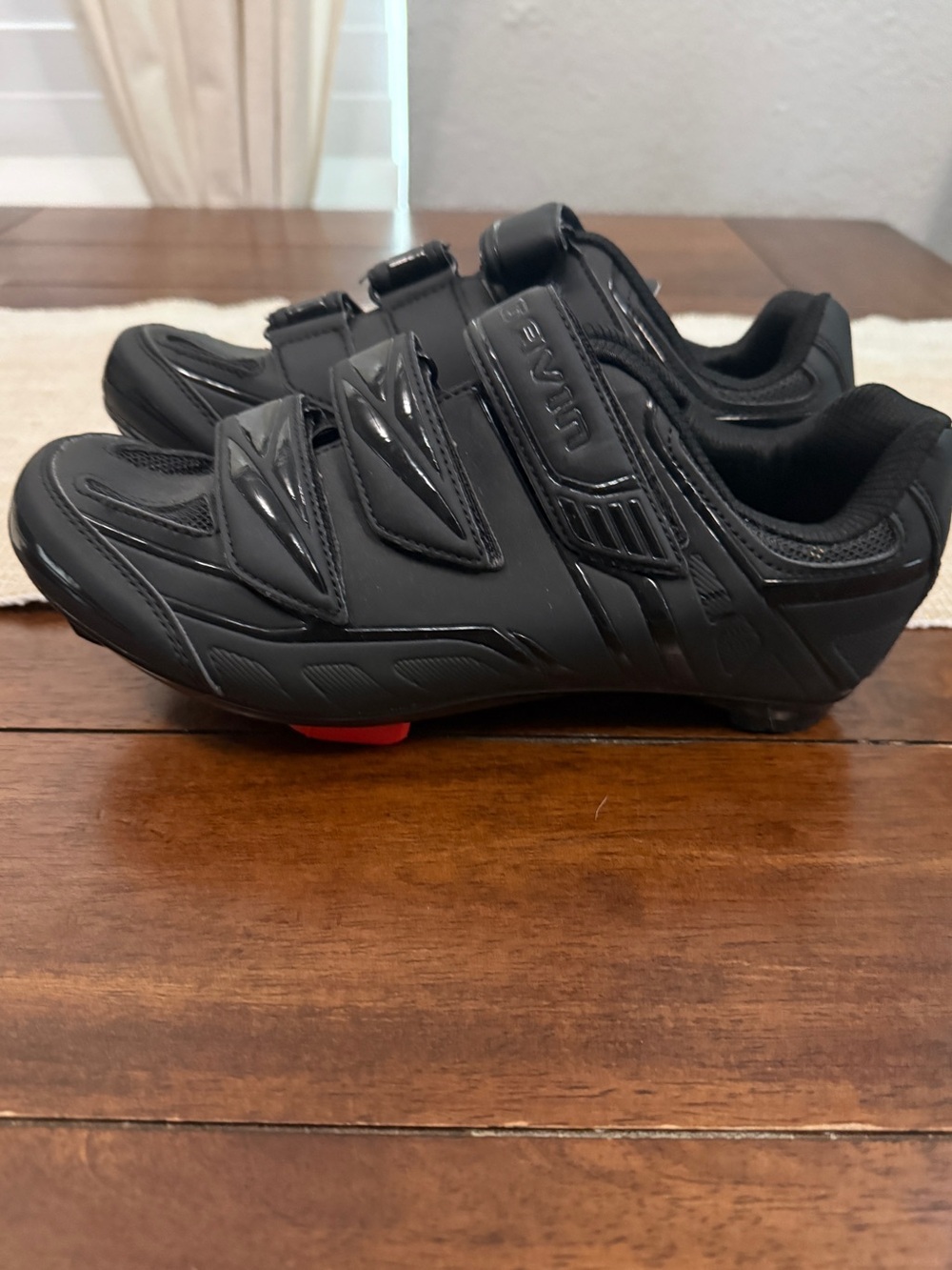 Gavin Cycling Shoes in black with 3 bolt locks - Size 39 EU (Size 7 US)